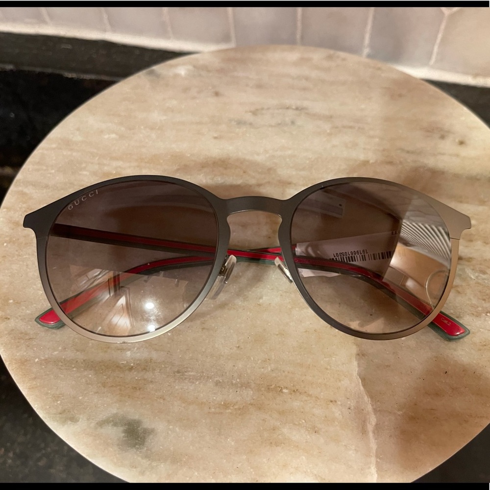 Gucci new with tags sunglasses